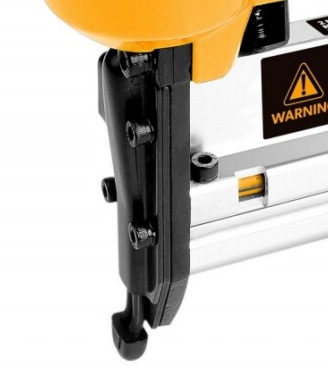  Регулируемая глубина вбивания 