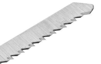 Tăieri curate pe muchii vizibile 