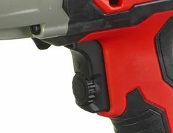  Viteza reglabilă și sens reversibil 