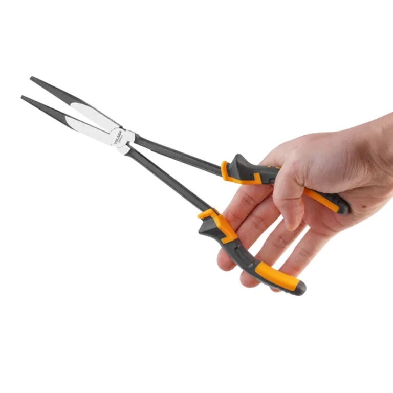 Прямой удлинённый острый нос 